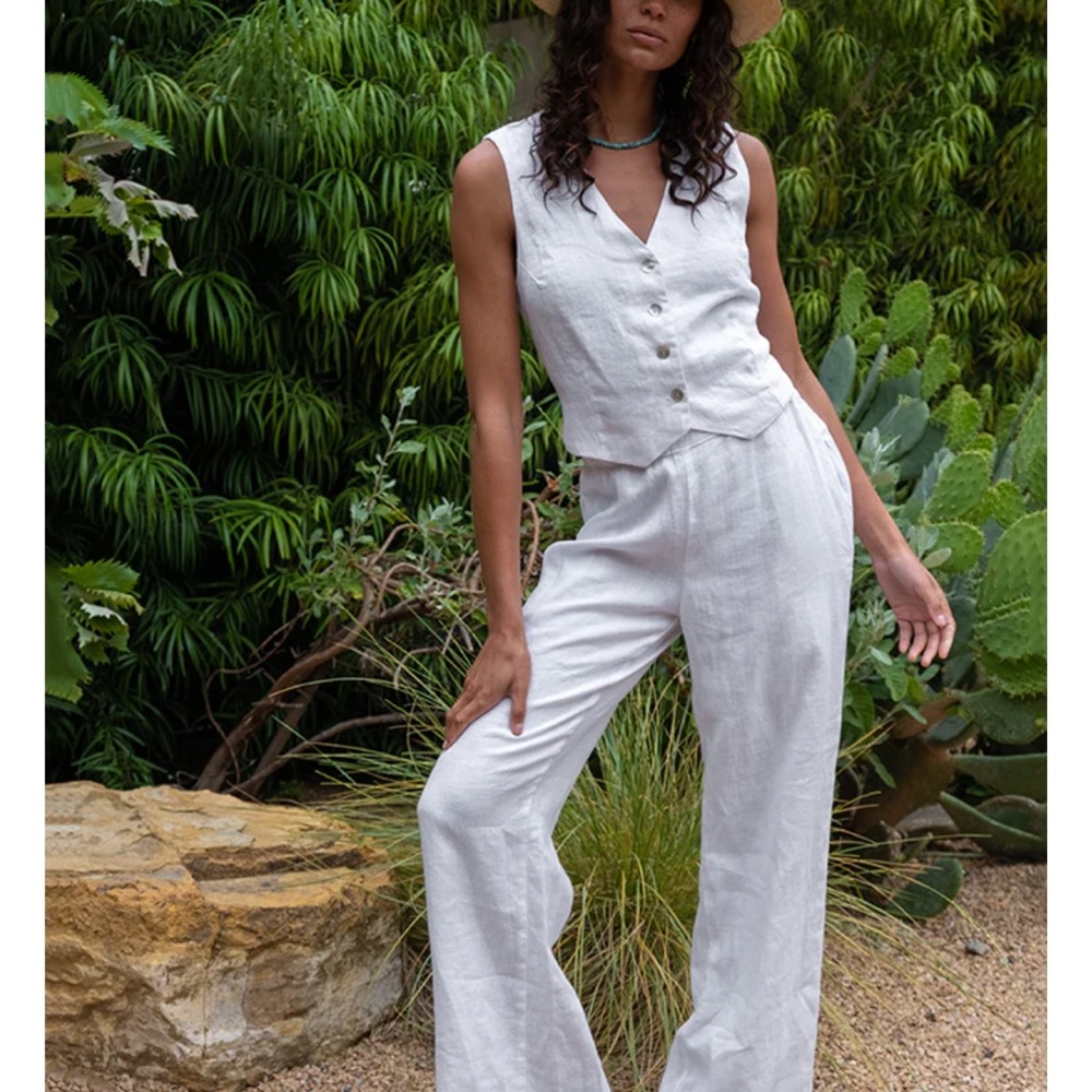 White Linen Women's vest and pant $650 retail!